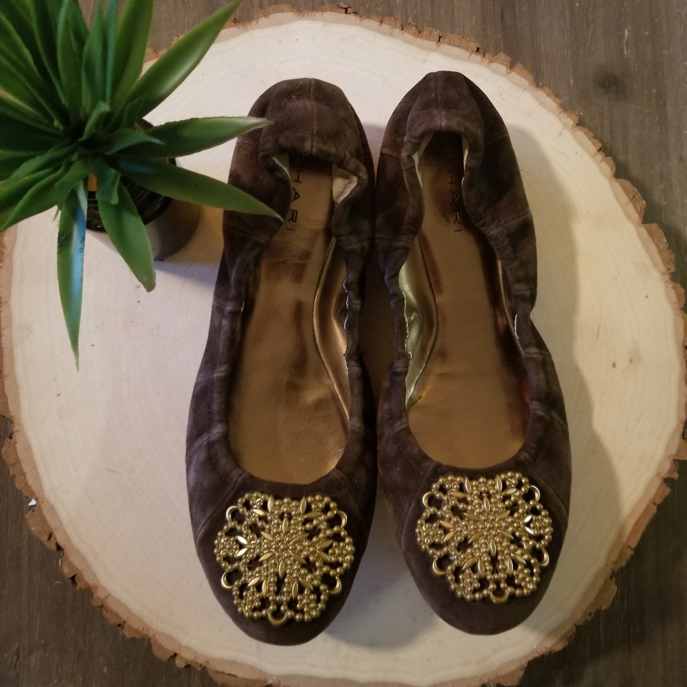 TAHARI | Suede Ballet Slippers
